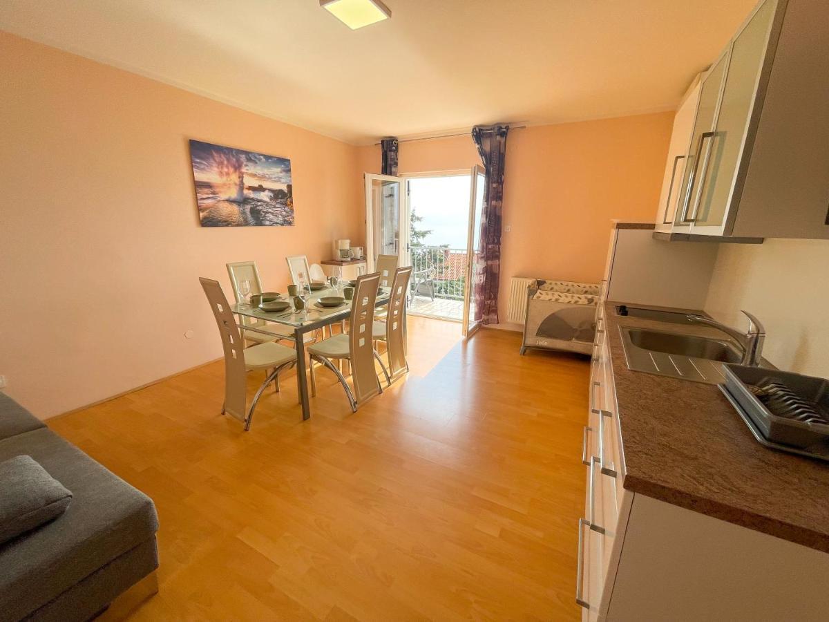 Apartments Sams Нови Винодолски Екстериор снимка